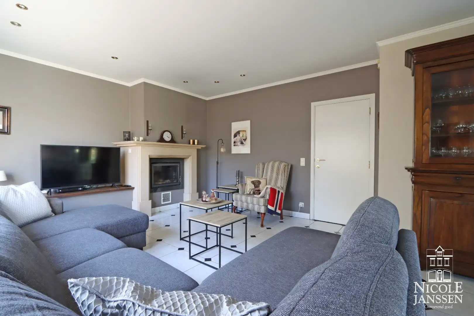 Instapklare woning met ruimte voor praktijk en mooie ingesloten tuin in Bree centrum foto 13