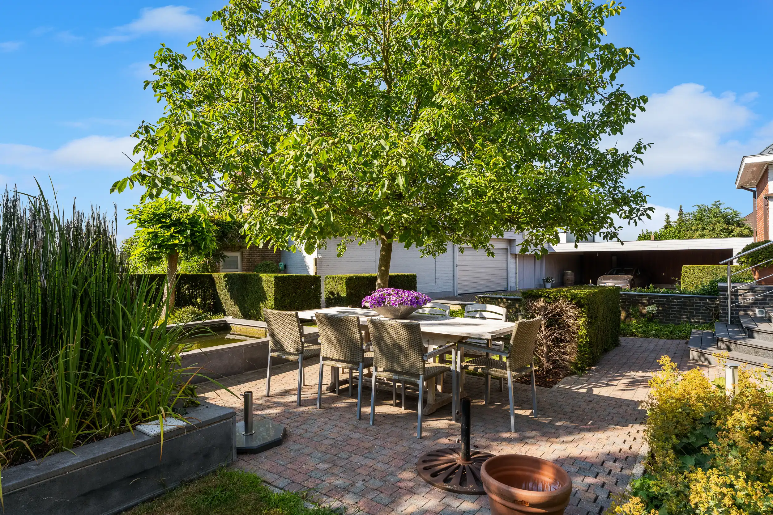 Luxueus gerenoveerde herenwoning  met loods op 2.137m² foto 4