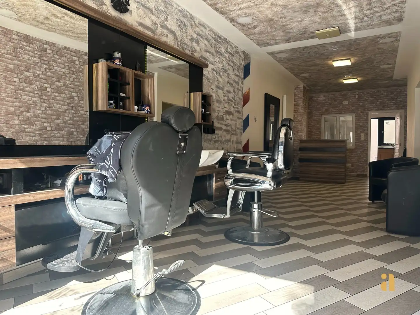 Woning met praktijkruimte of plek voor 2 gezinnen foto 5