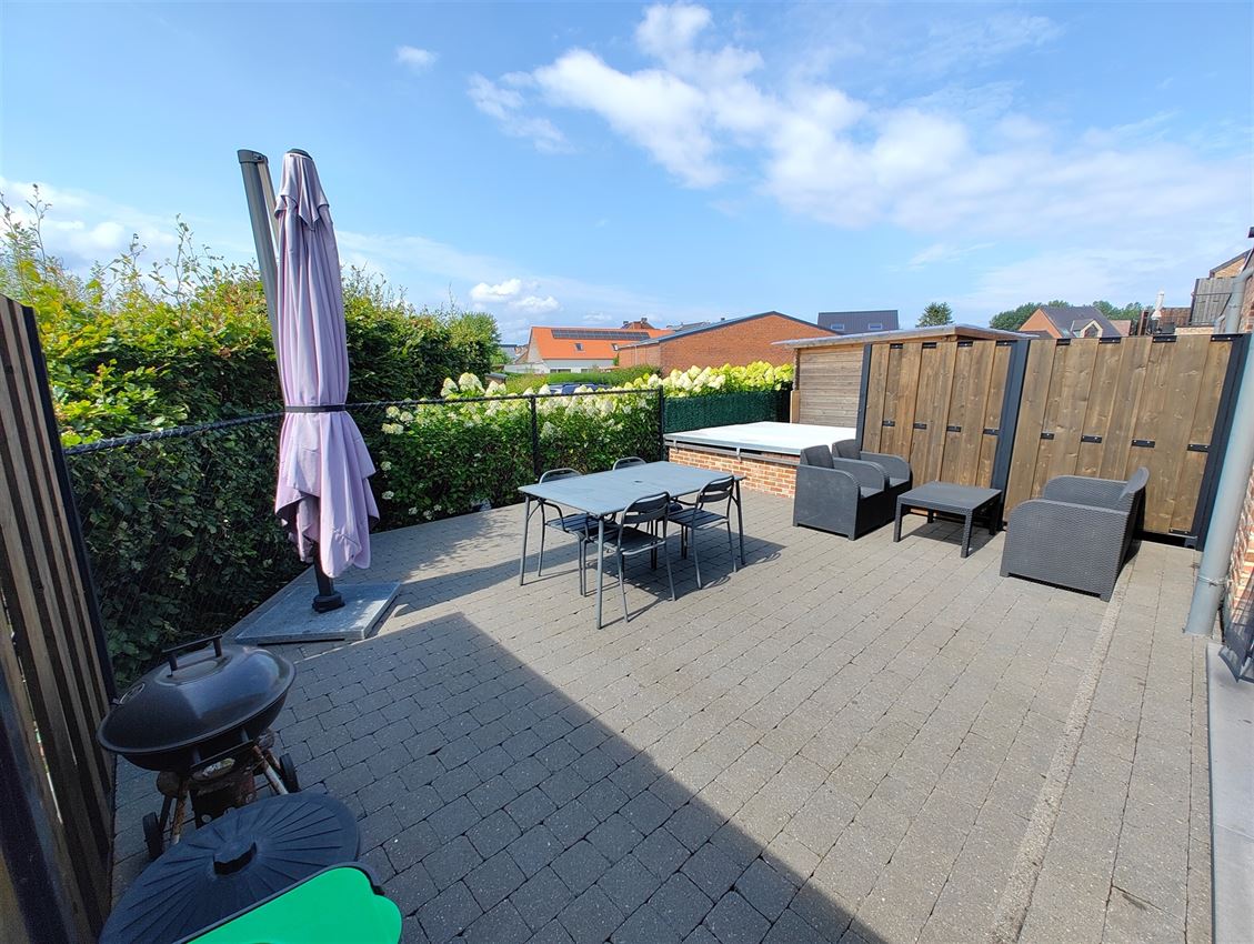 Gelijkvloers app., twee slpk, terras, rustige ligging foto 2