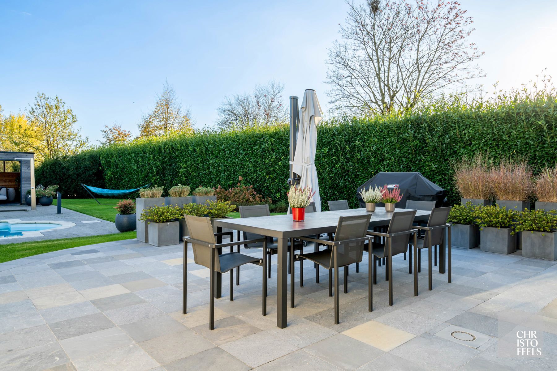 Eigentijdse villa (428m²) met zwembad en 2de woning (187m²) op perceel van 36a43ca.  foto 38