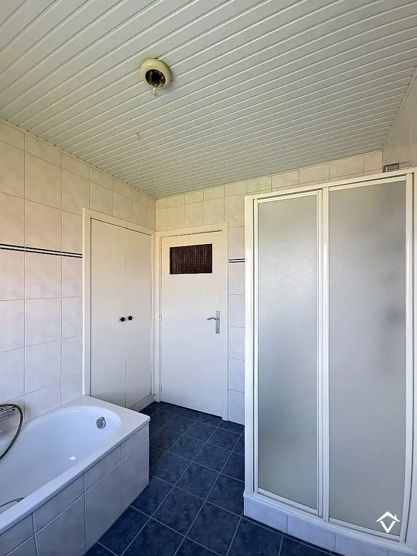 Gezinswoning met polyvalente ruimte, vijf slaapkamers en inpandige garage te Koekelare foto 12