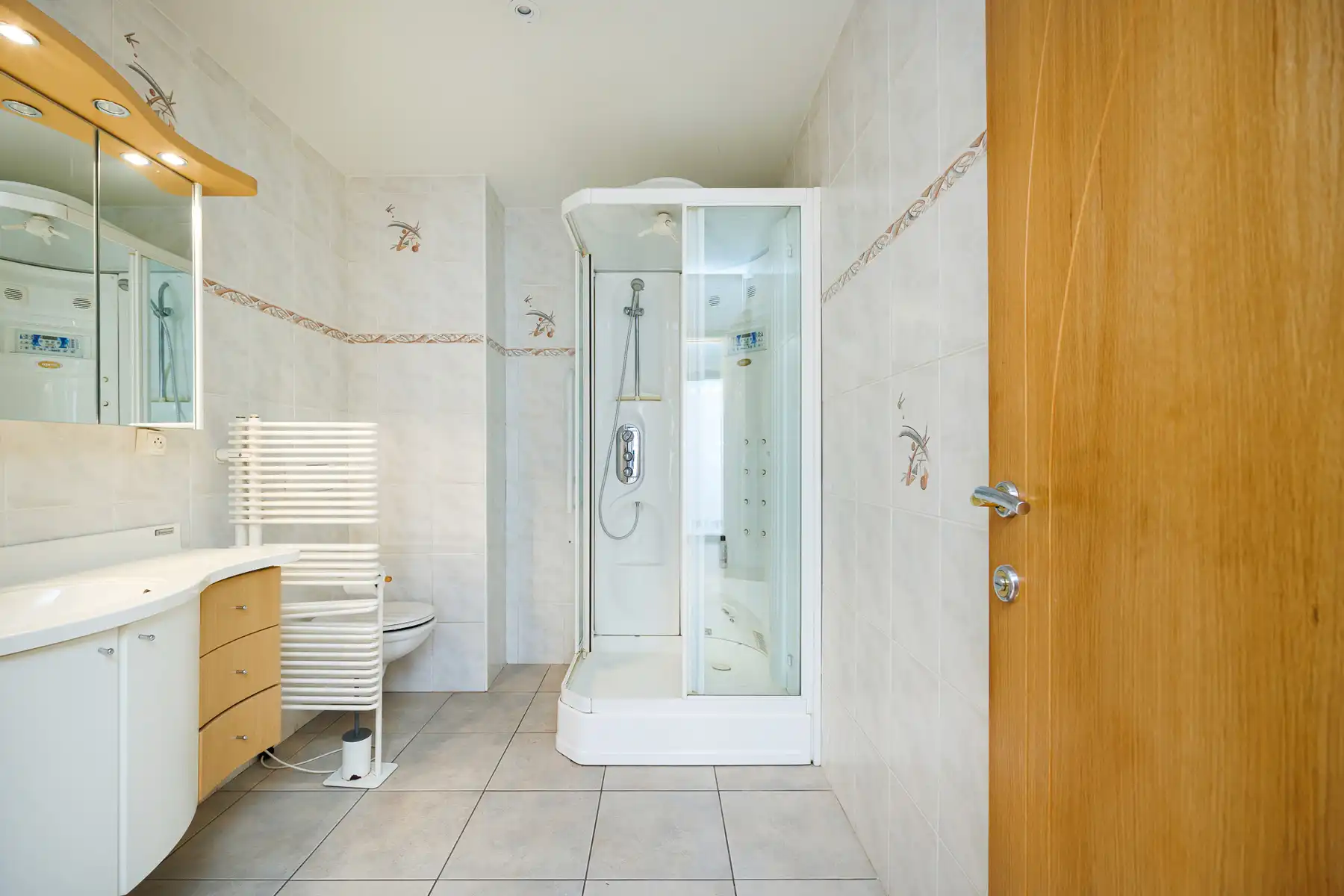 Ruim gelijkvloers appartement met grote tuin foto 9