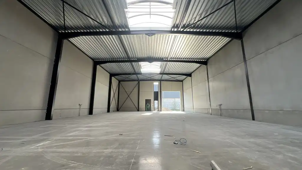 Nieuwbouw magazijn te huur in kmo-park Schipdonk in Deinze foto 3