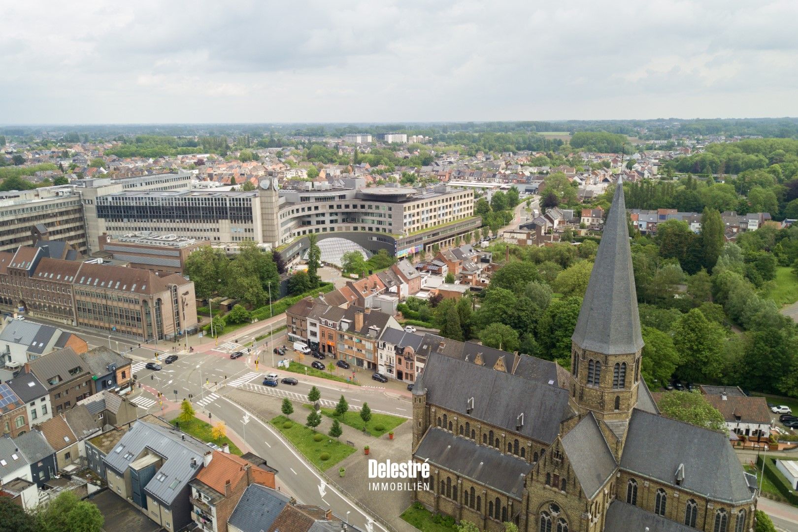 COMPLEET GERENOVEERDE HERENWONING POTENTIEEL VRIJ BEROEP STADSRAND  foto 6