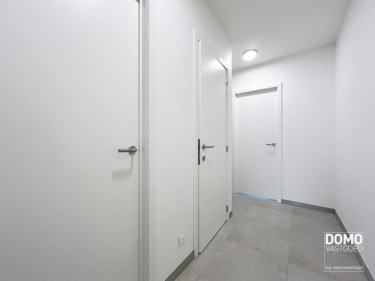 PRACHTIG GELIJKVLOERS NIEUWBOUW APPARTEMENT MET 2 SLAAPKAMERS, AUTOSTANDPLAATS EN AIRCO TE LEOPOLDSBURG foto 4