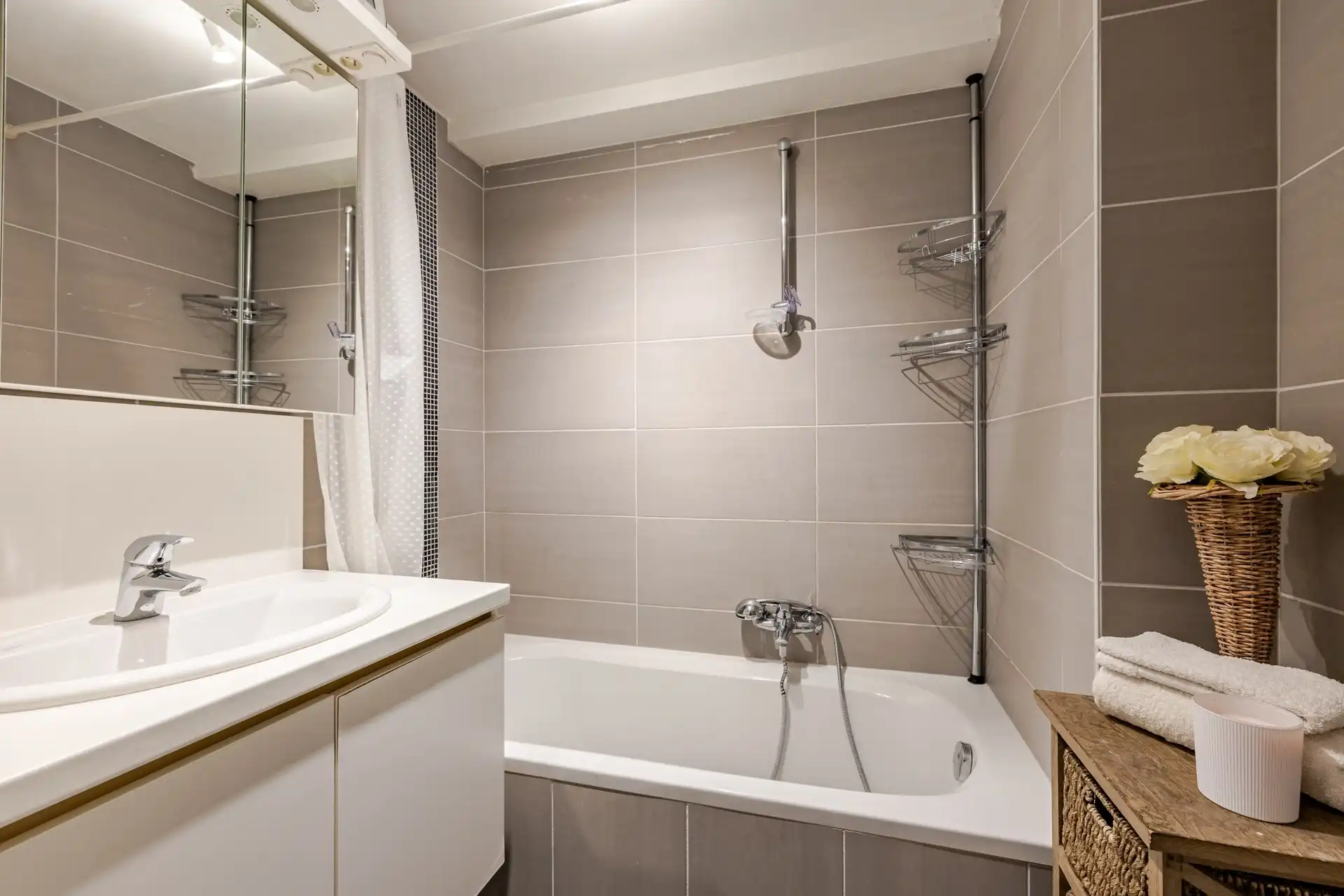 Instapklaar appartement met terras op uitstekende ligging in Erembodegem foto 17