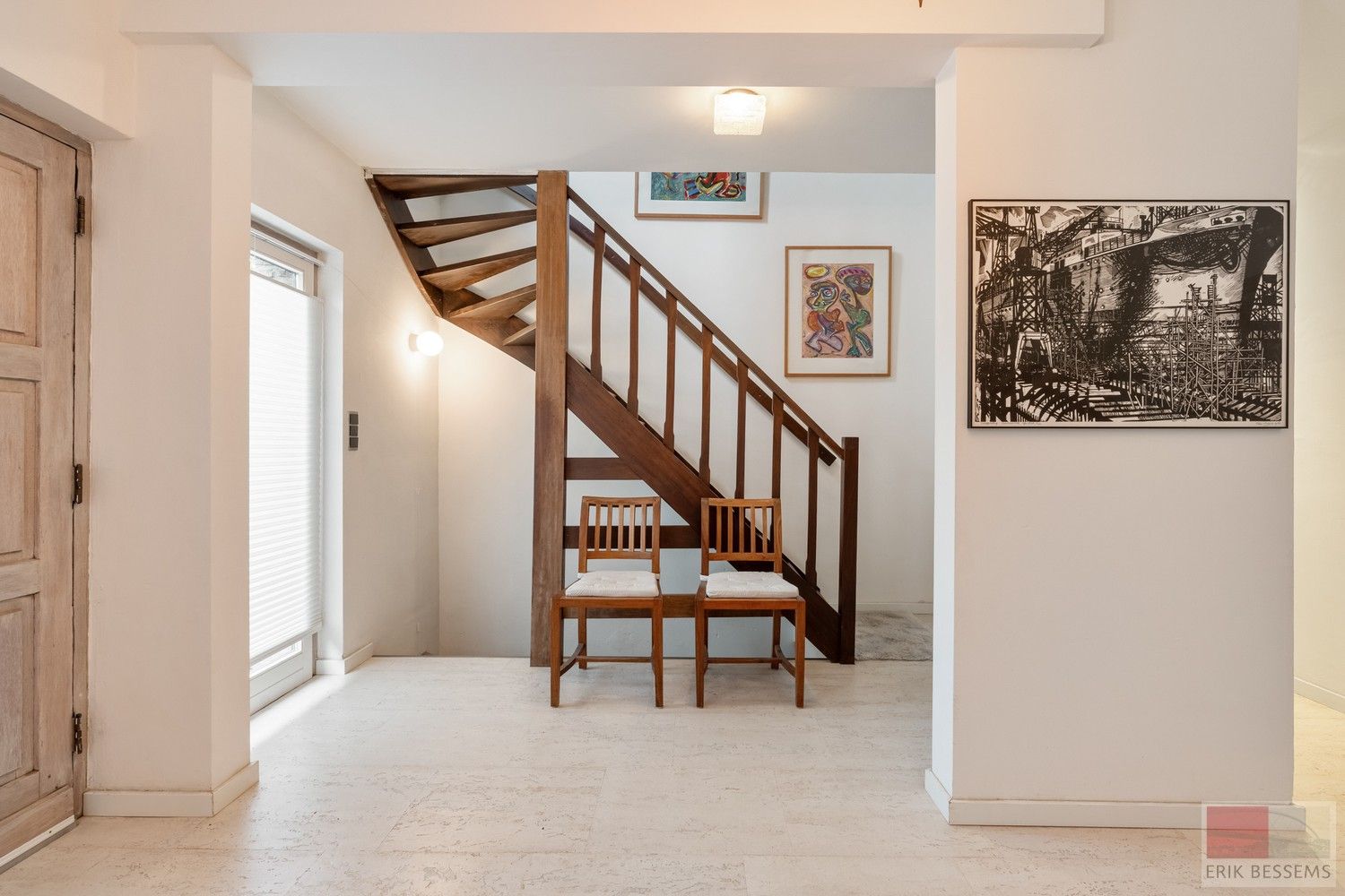 Karaktervolle woning uit 1980 bevindt zich op een perceel van maar liefst 1.399 m² en biedt een bewoonbare oppervlakte van 278 m² foto 4