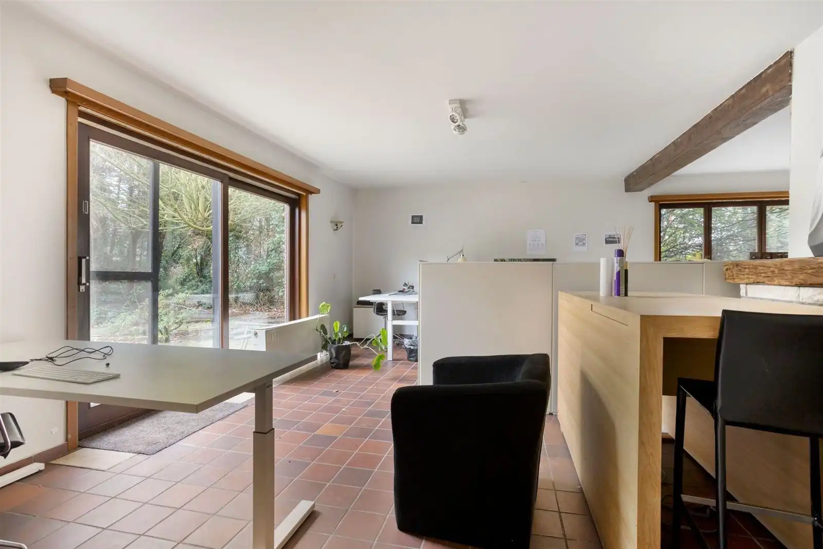 Villa op te frissen in hartje Pajottegem foto 8