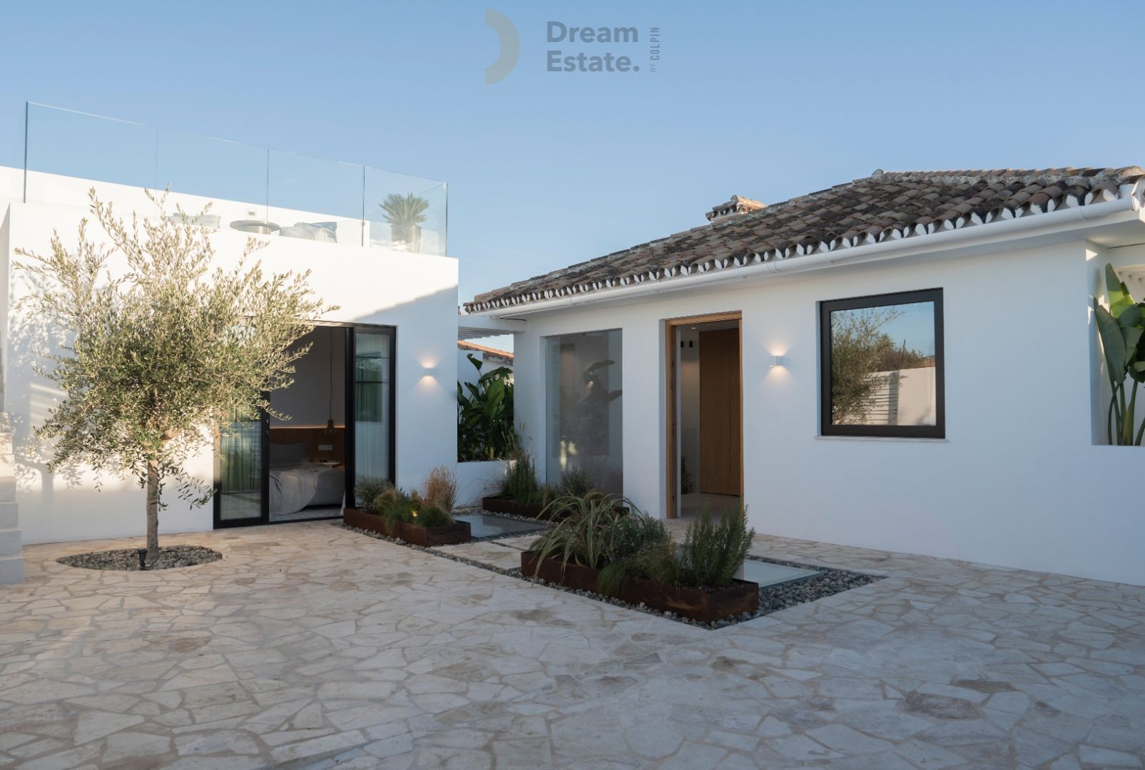 Moderne en strakke villa gelegen te Nueva Andalucia, Marbella. foto 27