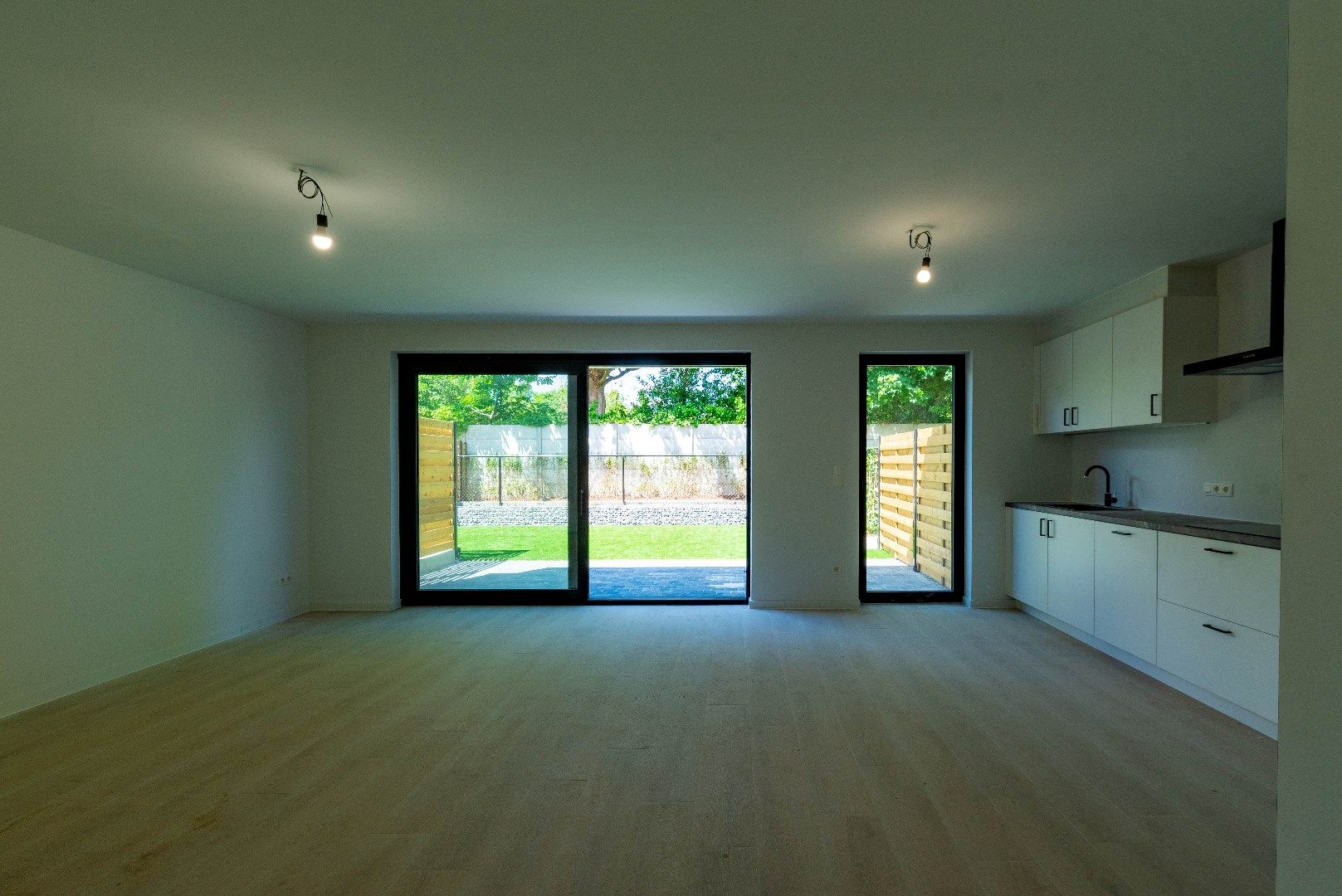 Modern BEN-appartement met groene tuin  foto 11