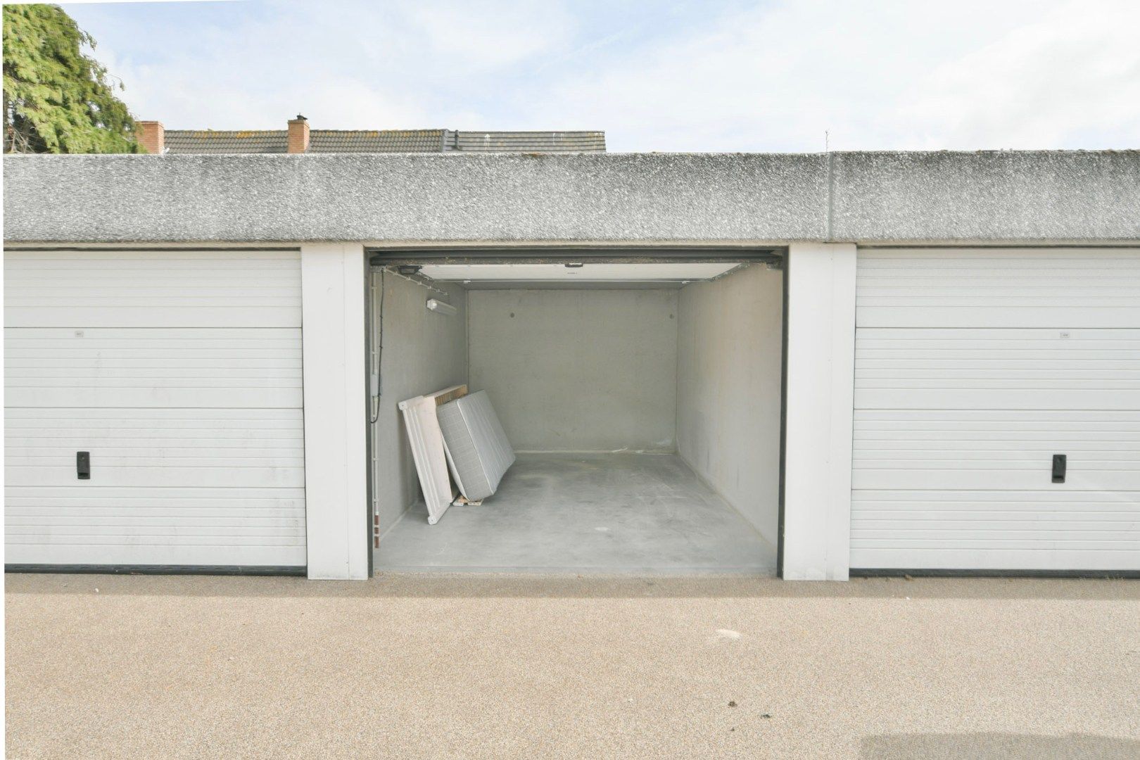 Garagebox in afgesloten complex te Oostende foto 2