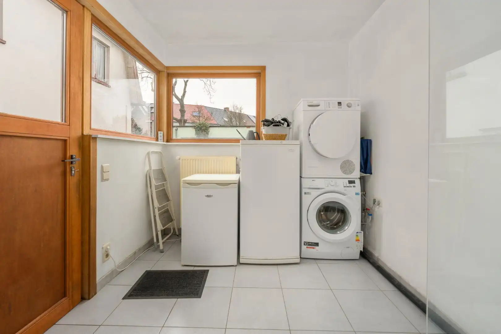 Karaktervolle halfopen woning op een strategische ligging te Assebroek. foto 10