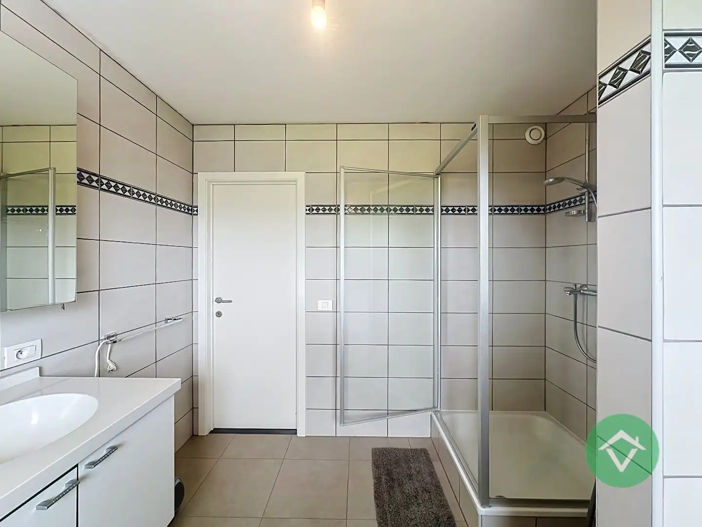 Recente gezinswoning met 3 slaapkamers, garage en landelijk uitzicht te huur in Eernegem foto 13