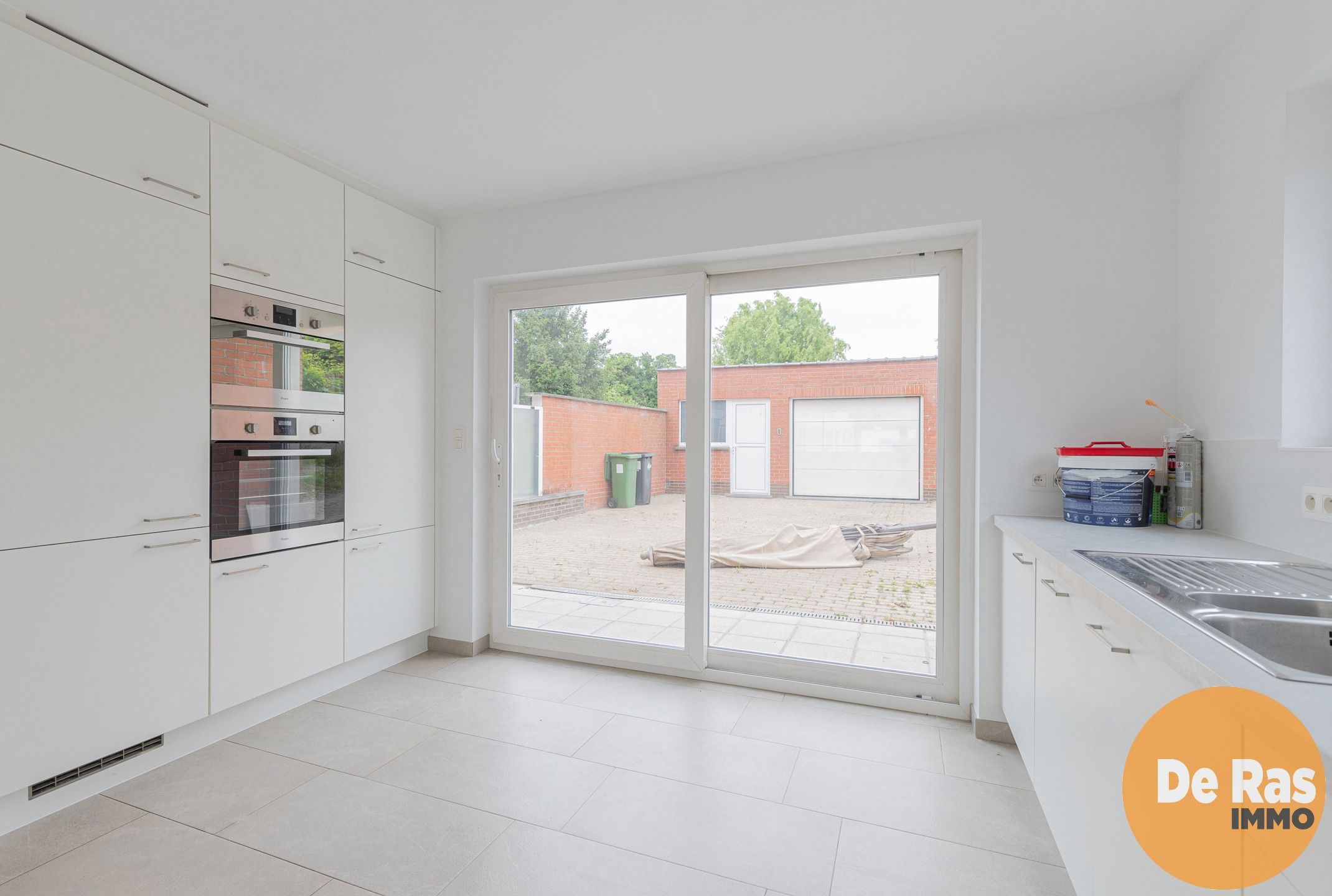 ERPE-MERE - Praktische halfopen woning met garage/loods. foto 8