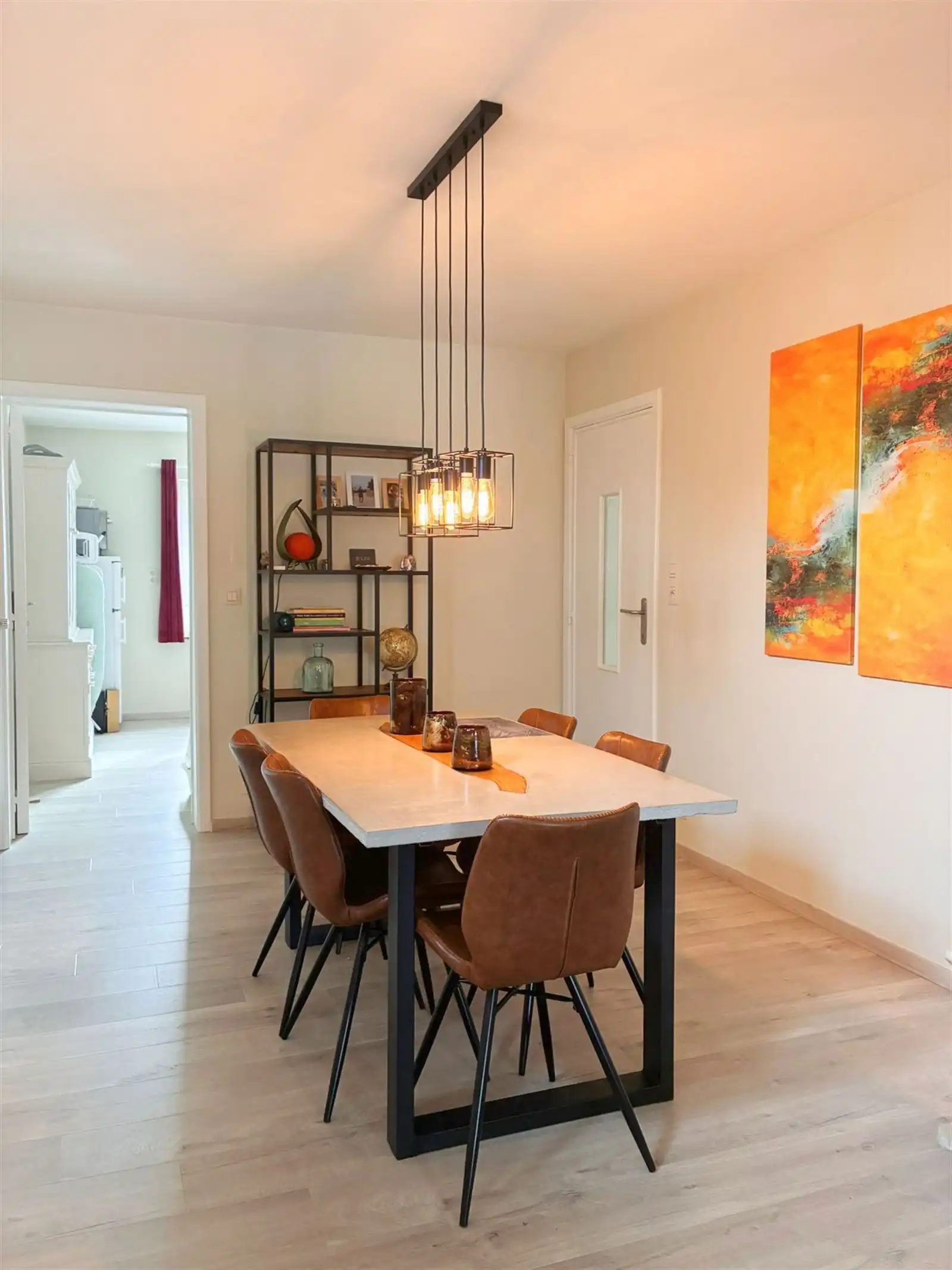 Ruim appartement, twee slaapkamers en tuin foto 5