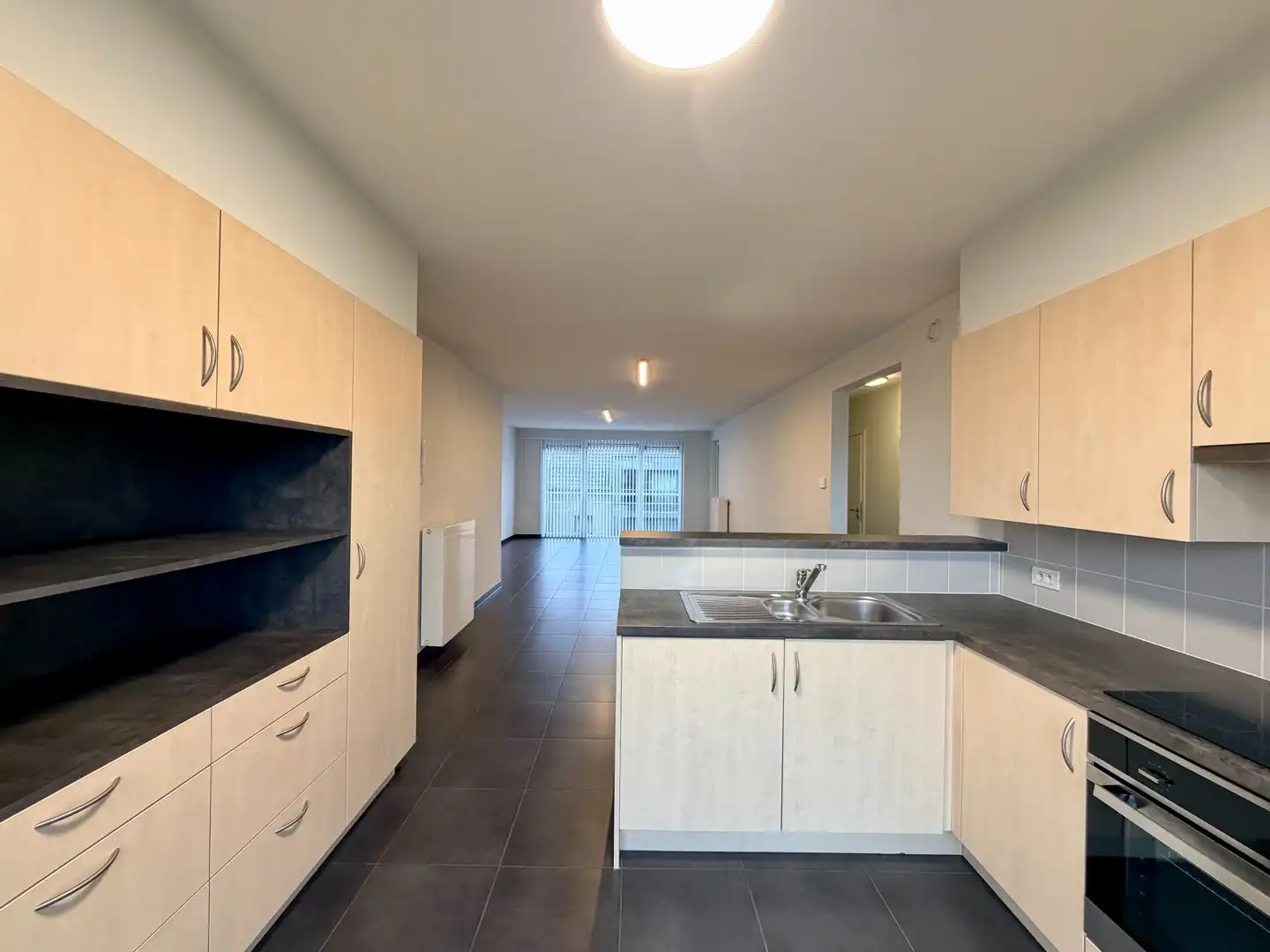 Instapklaar 2-slaapkamerappartement en terras op wandelafstand van centrum Tielt! foto 4