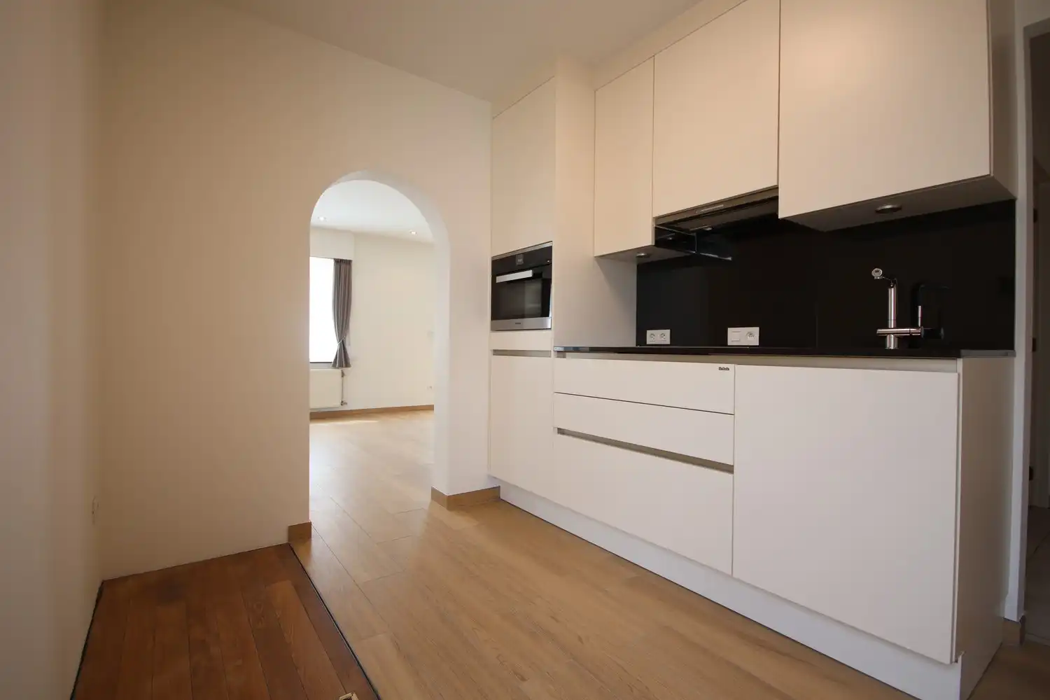 Gunstig gelegen woning met zeer veel lichtinval met minstens 2 slaapkamers foto 7