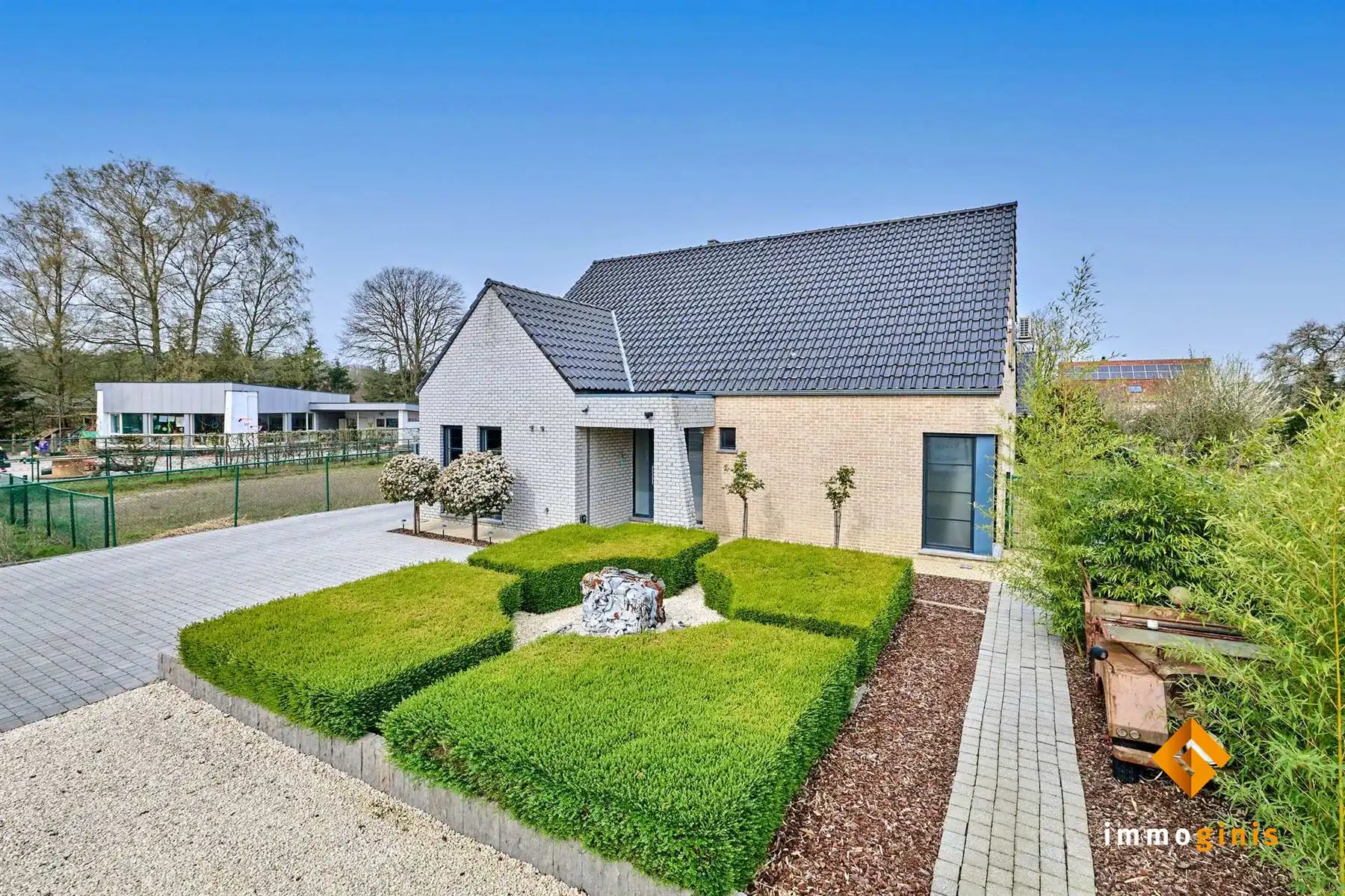 Luxueuze woning met 3 tot 5 slaapkamers en zéér grote, vrijstaande garage op een mooi perceel van 9a60ca. foto 24