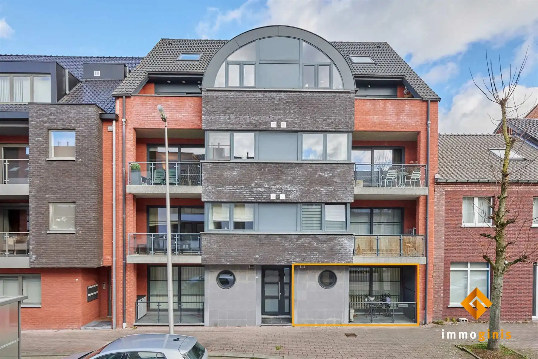 Energiezuinig gelijkvloers appartement met 2 slaapkamers, nabij het centrum van Genk! foto {{pictureIndex}}