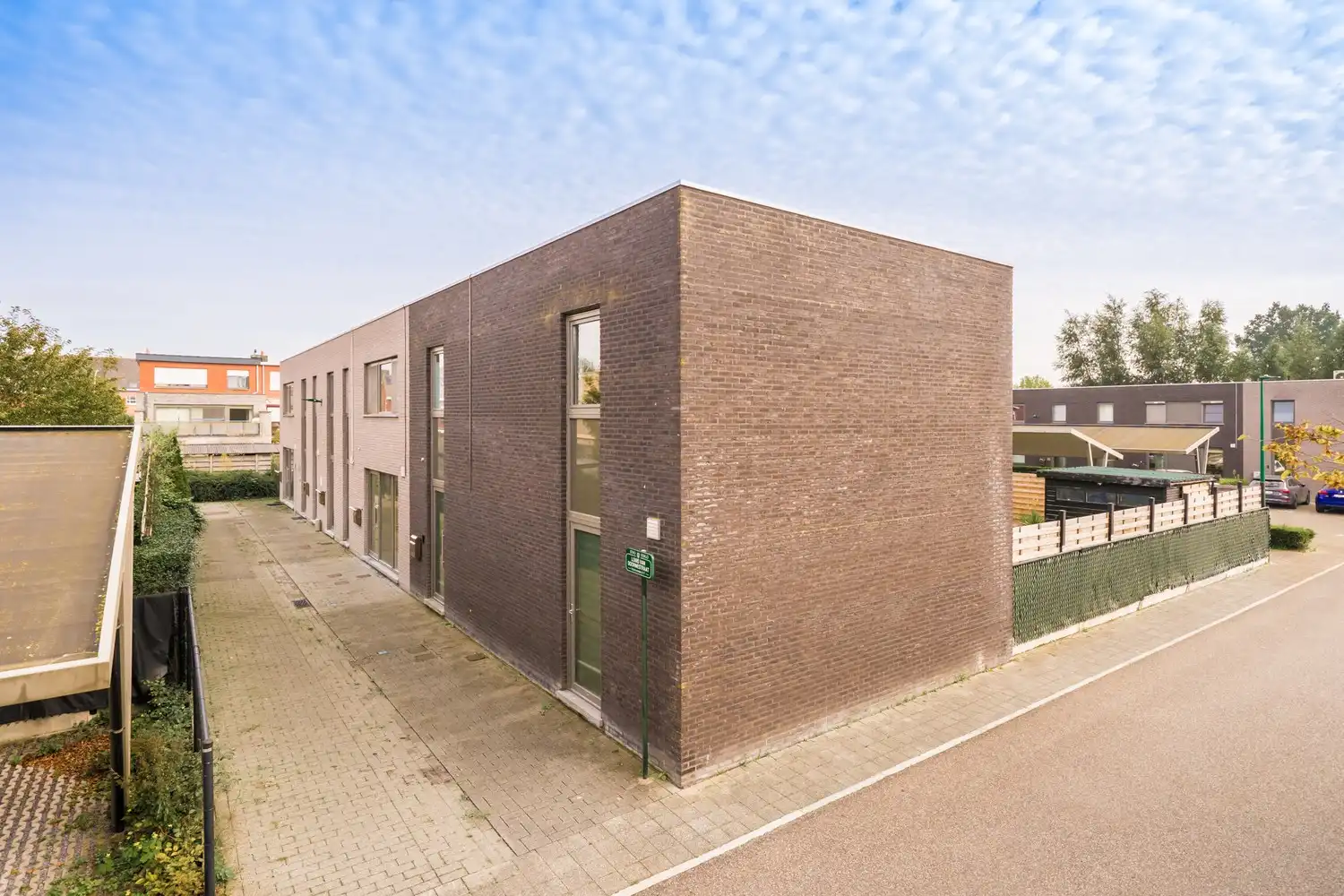Lichtrijke recente stadswoning in rustige woonbuurt foto 28