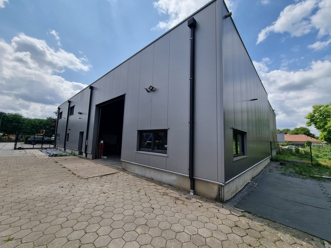 Uitstekend gelegen industrieel gebouw/magazijn met kantoorruimte (400m²) foto 31