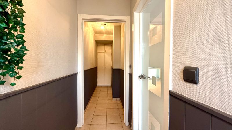 Gezellige te renoveren rijwoning met 4 kamers en garage foto 2