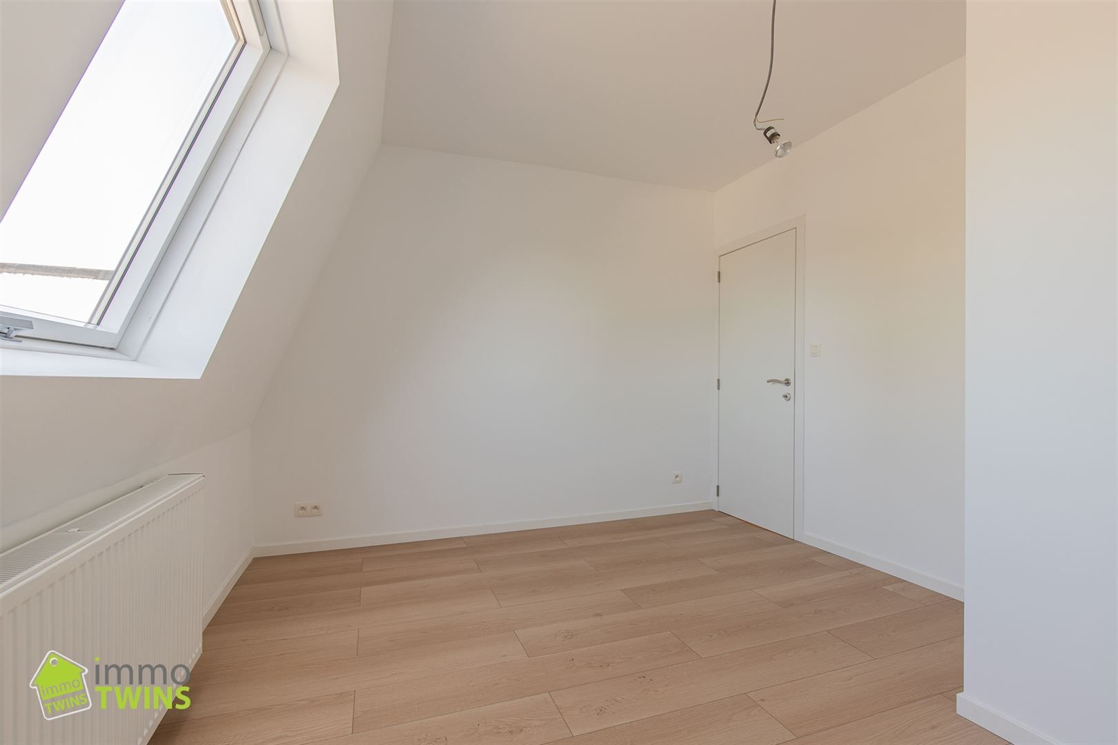 Gezellige instapklaar gerenoveerde starterswoning met parking en tuin te Hamme foto 16