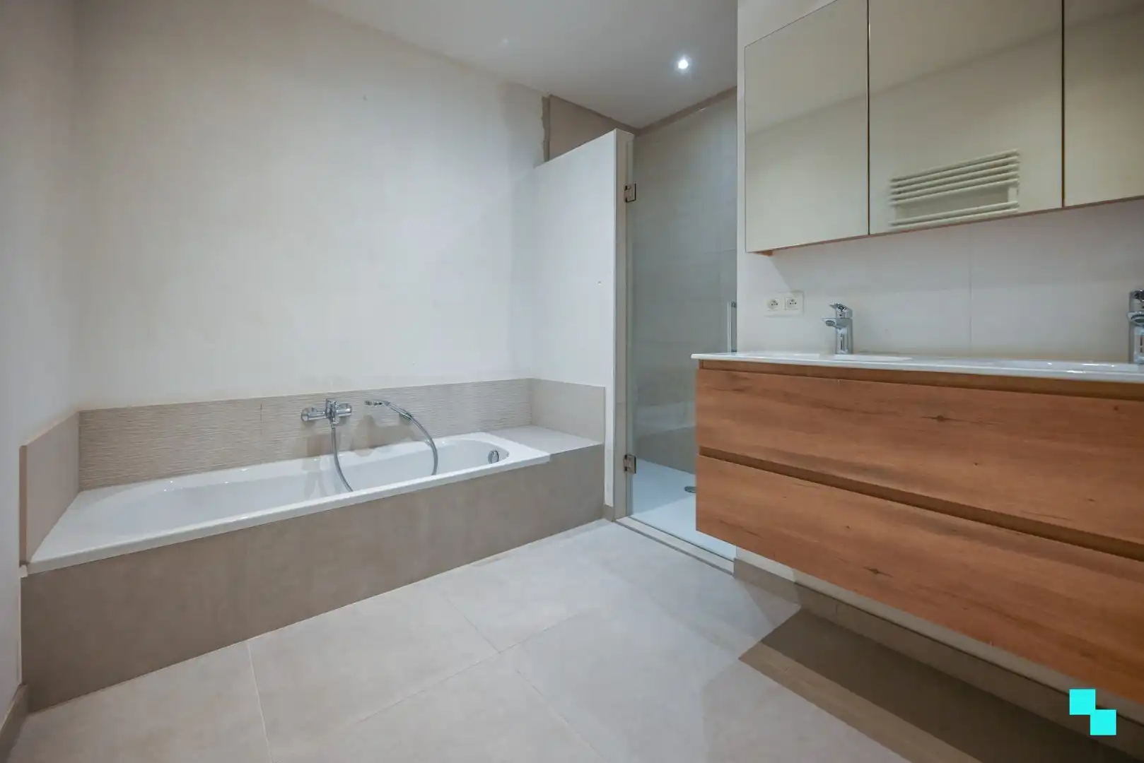 Gerenoveerde 2-slaapkamerwoning in Ingelmunster foto 11