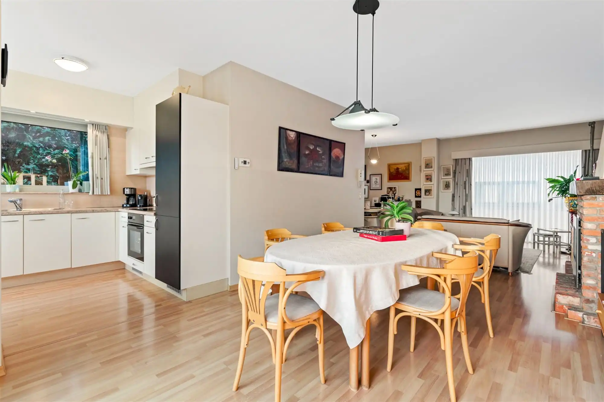 Bel-etage woning met 3 slaapkamers en tuinpoort aan straatkant. foto 9