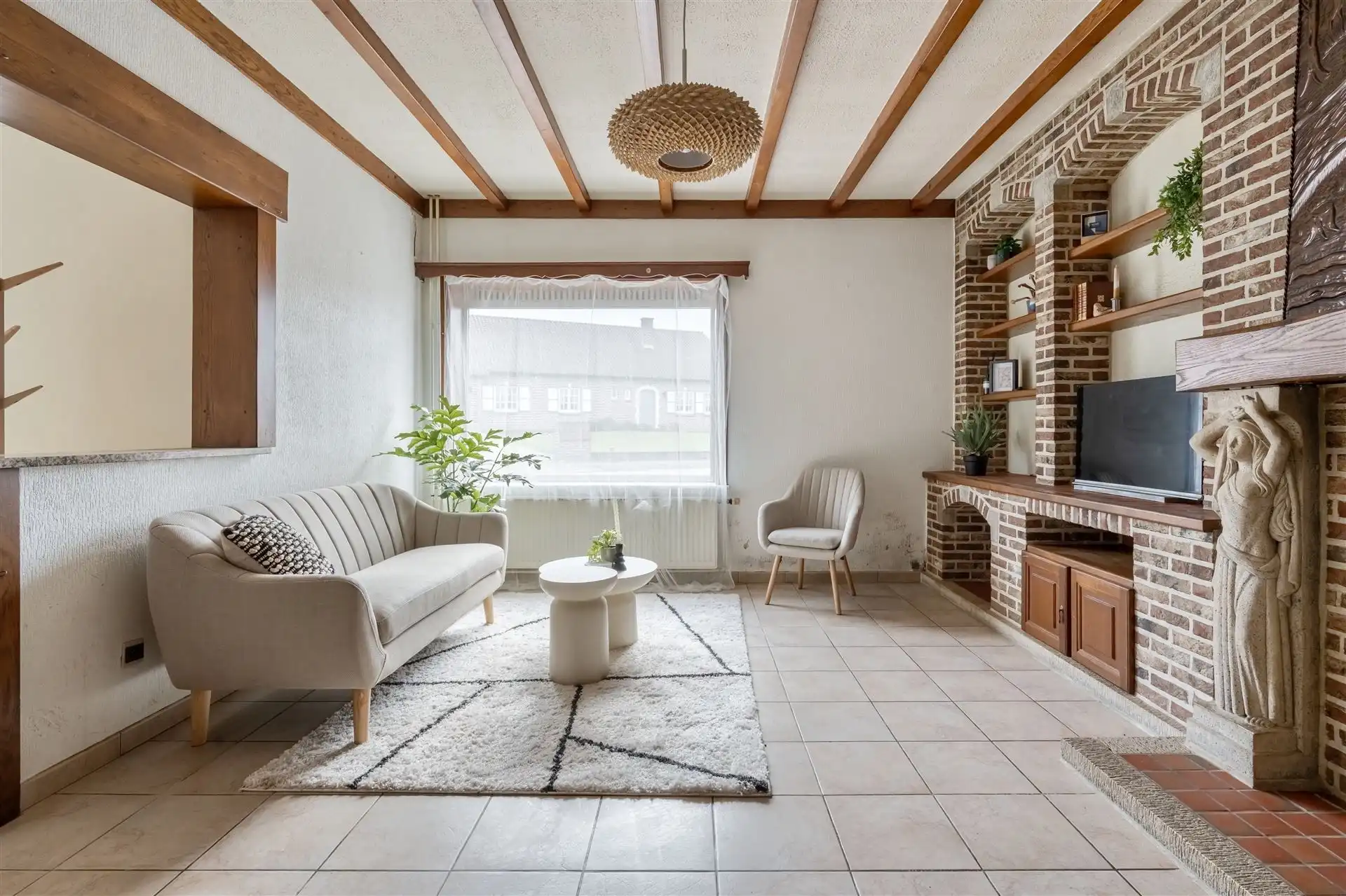 Renovatiewoning met garage en tuin. foto 8