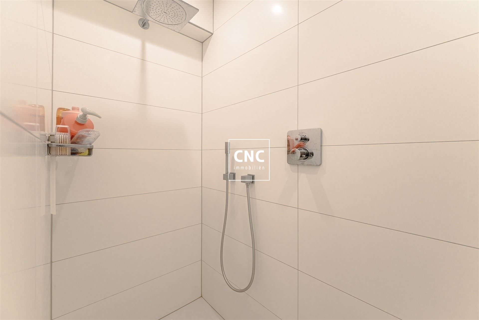 Volledig gerenoveerd appartement met karakter op toplocatie foto 12