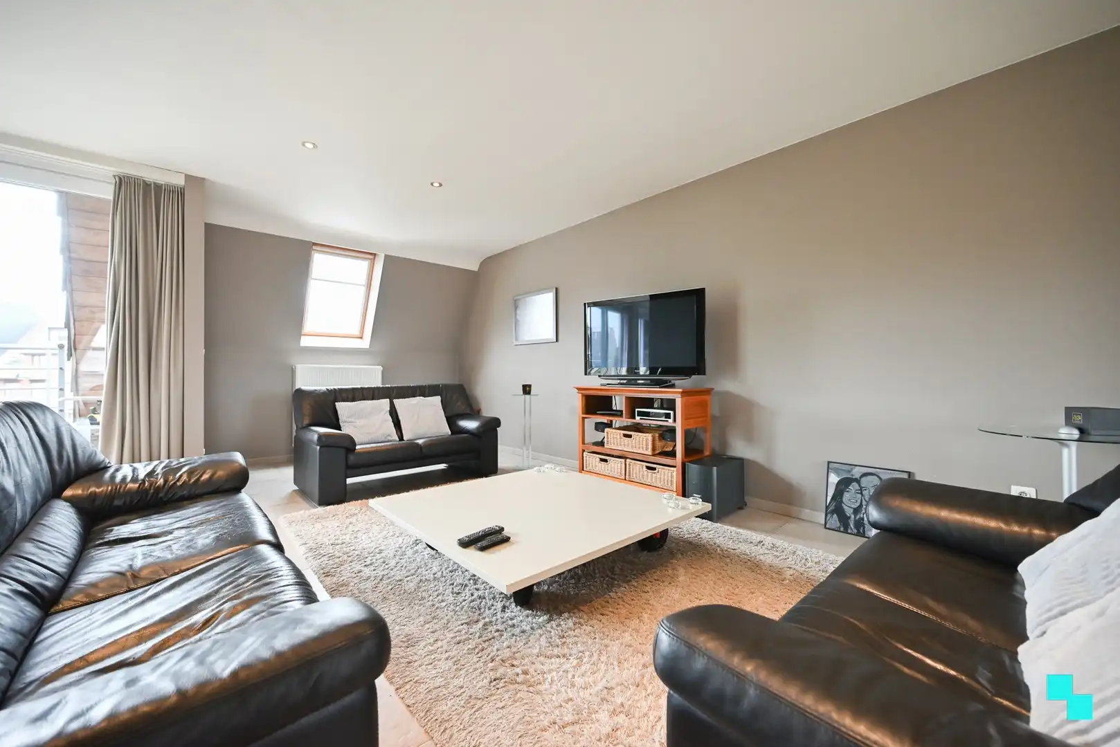 Riant dakappartement in hartje Izegem met panoramisch zicht foto 4