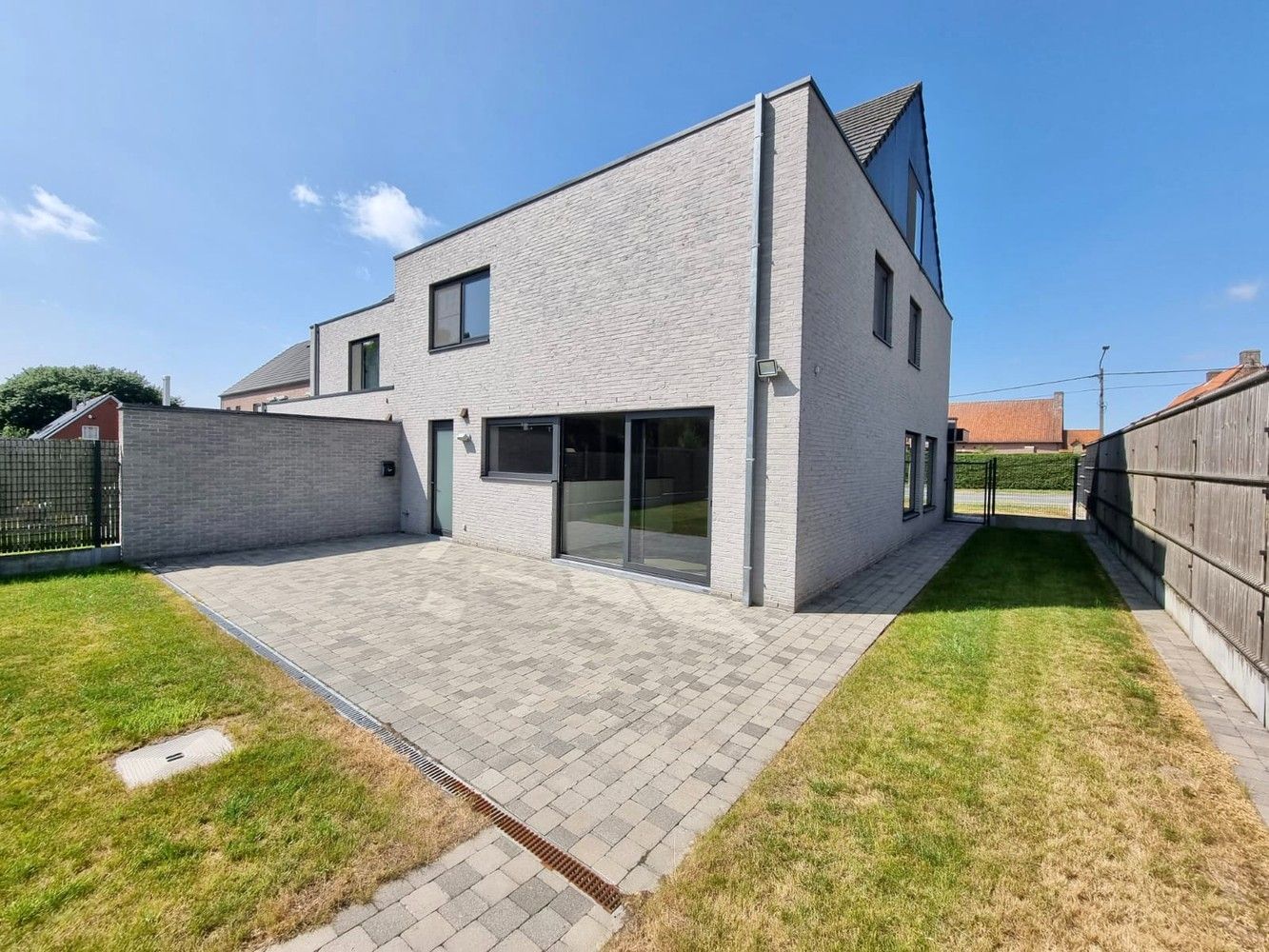 Ruime woning met 4 slaapkamers te huur! foto 16
