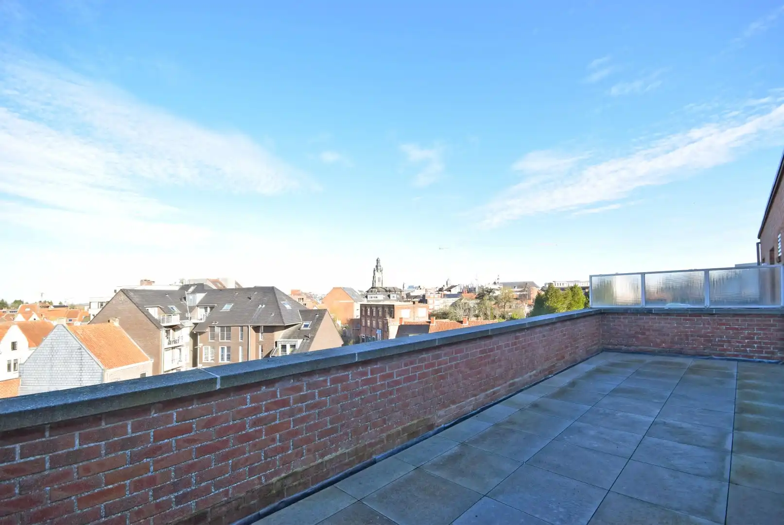 Instapklaar dakappartement met twee ruime terrassen en garage  foto 8