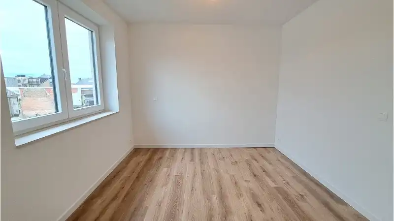Recent 2-slaapkamerappartement met TERRAS en CARPORT te huur in Brugge foto 5