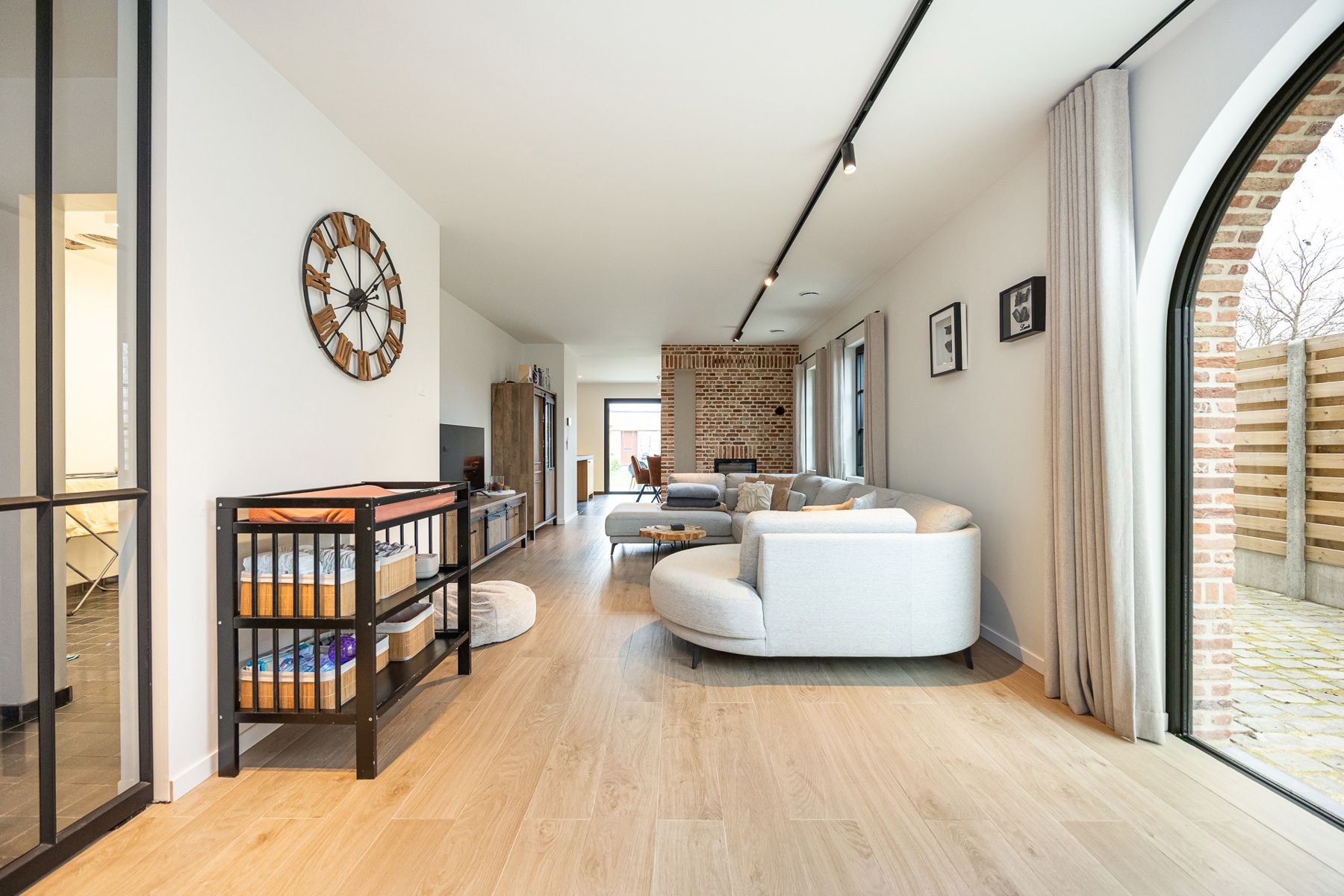 Kwaliteitsvolle energiezuinige woning met 5 slaapkamers op een rustige ligging in Merksplas. foto 3