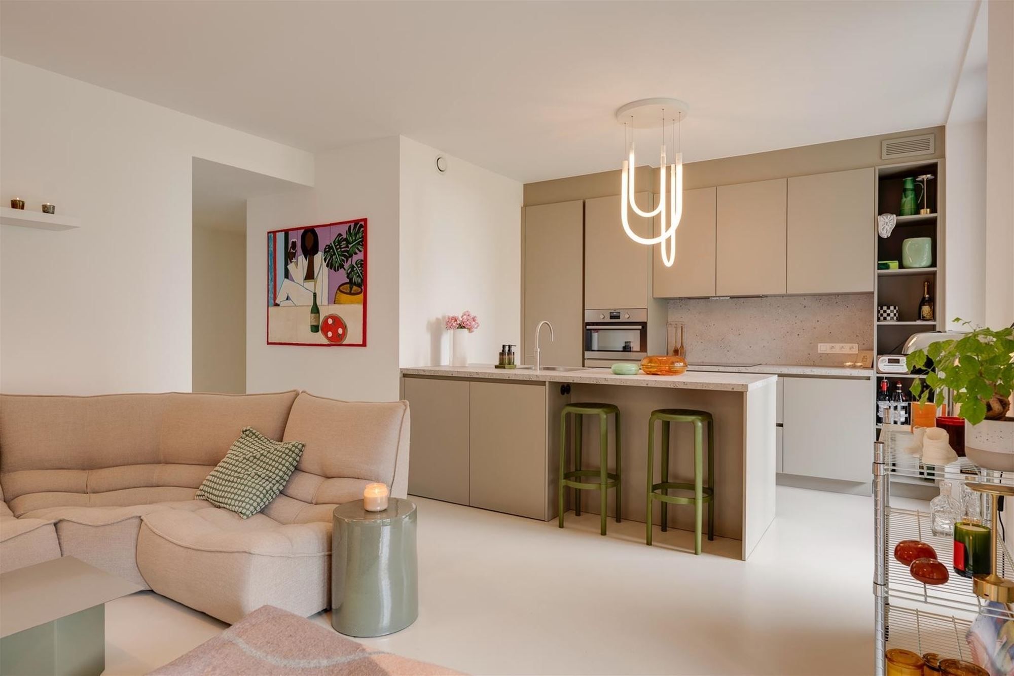 Hoogwaardig afgewerkt appartement met twee slaapkamers foto {{pictureIndex}}
