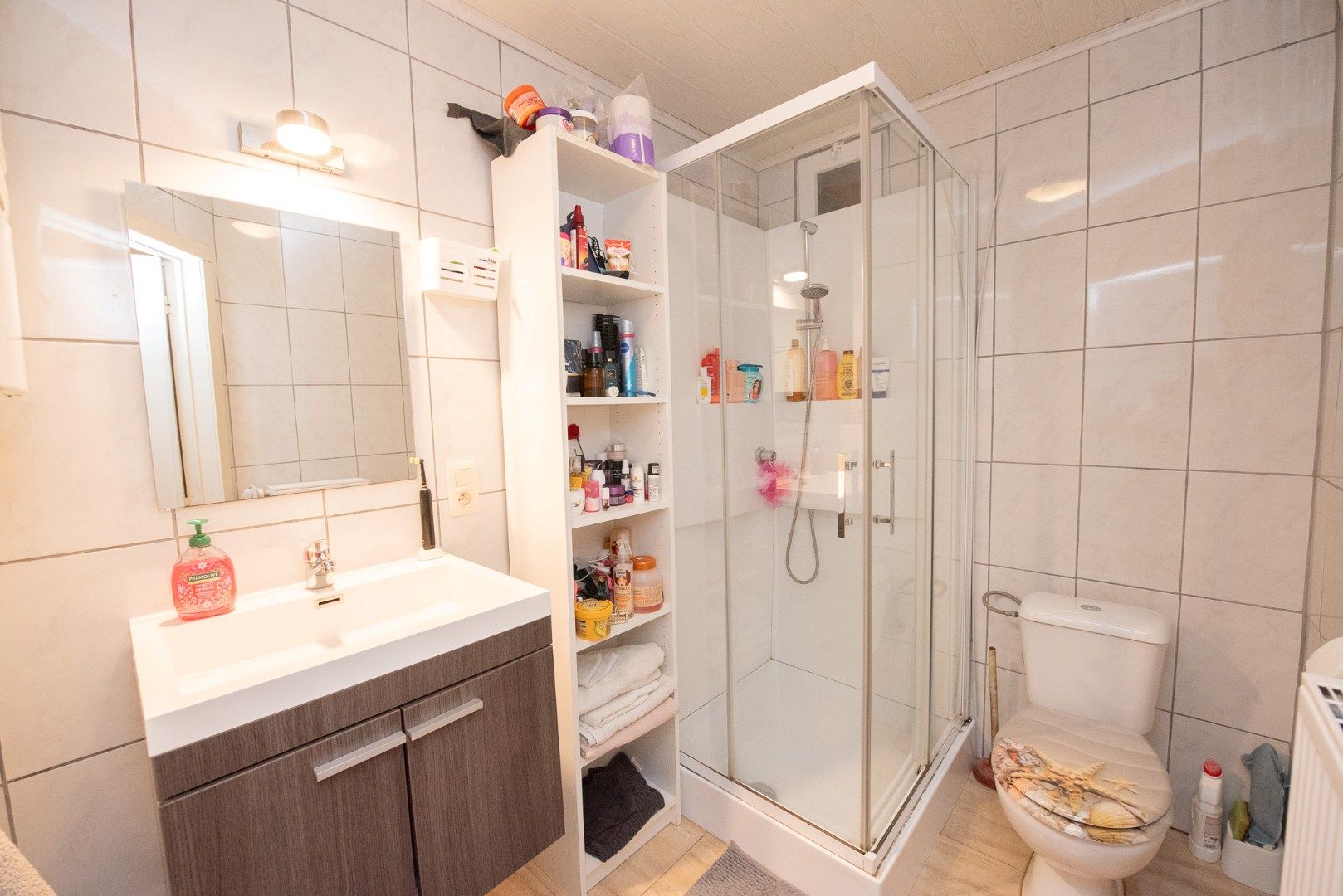 Modern gerenoveerd 1-slaapkamer appartement met berging en terras in Waregem  foto 6