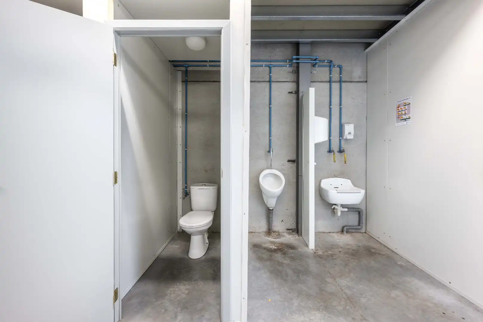 BEDRIJFS-/INVESTERINGS VASTGOED | LOODS | SHOWROOM | BURELEN & APPARTEMENT  foto 6
