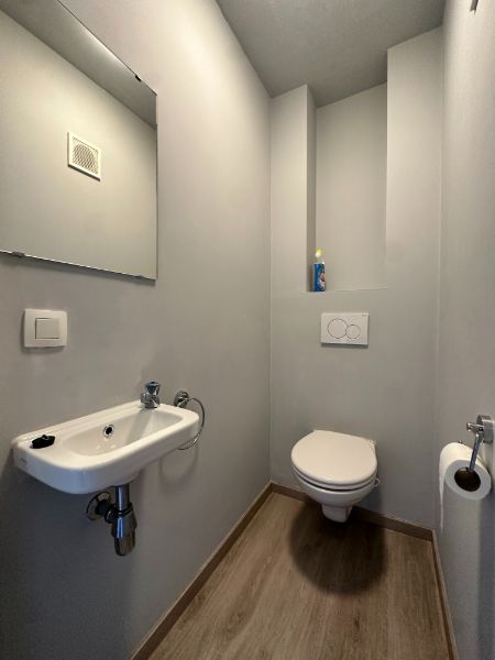 Instapklaar (volledig opgeschilderd) duplexappartement met 2 ruime slpk., terras, ondergrondse autostpl + kelderberging foto 18