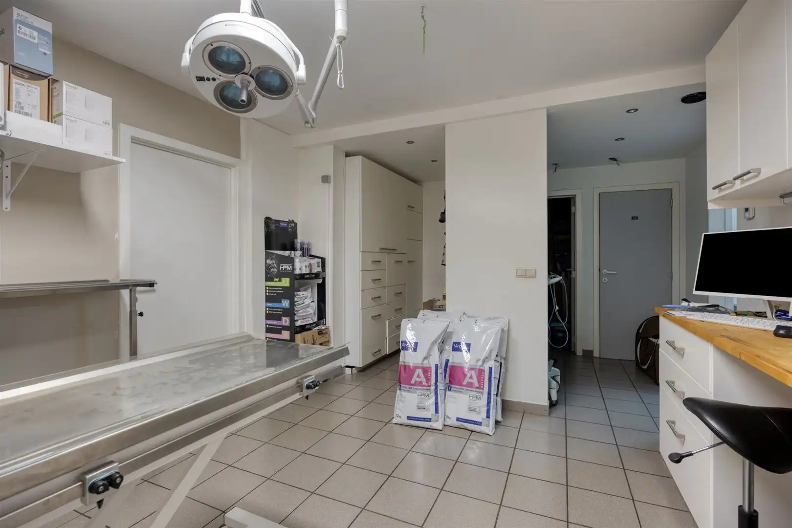 TE HUUR: Polyvalente handelsruimte te Houthalen-Oost!  foto 9