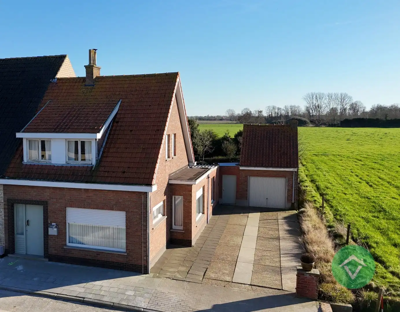 Hoofdfoto van de publicatie: Woning met 3 slaapkamers en garage te Eernegem 