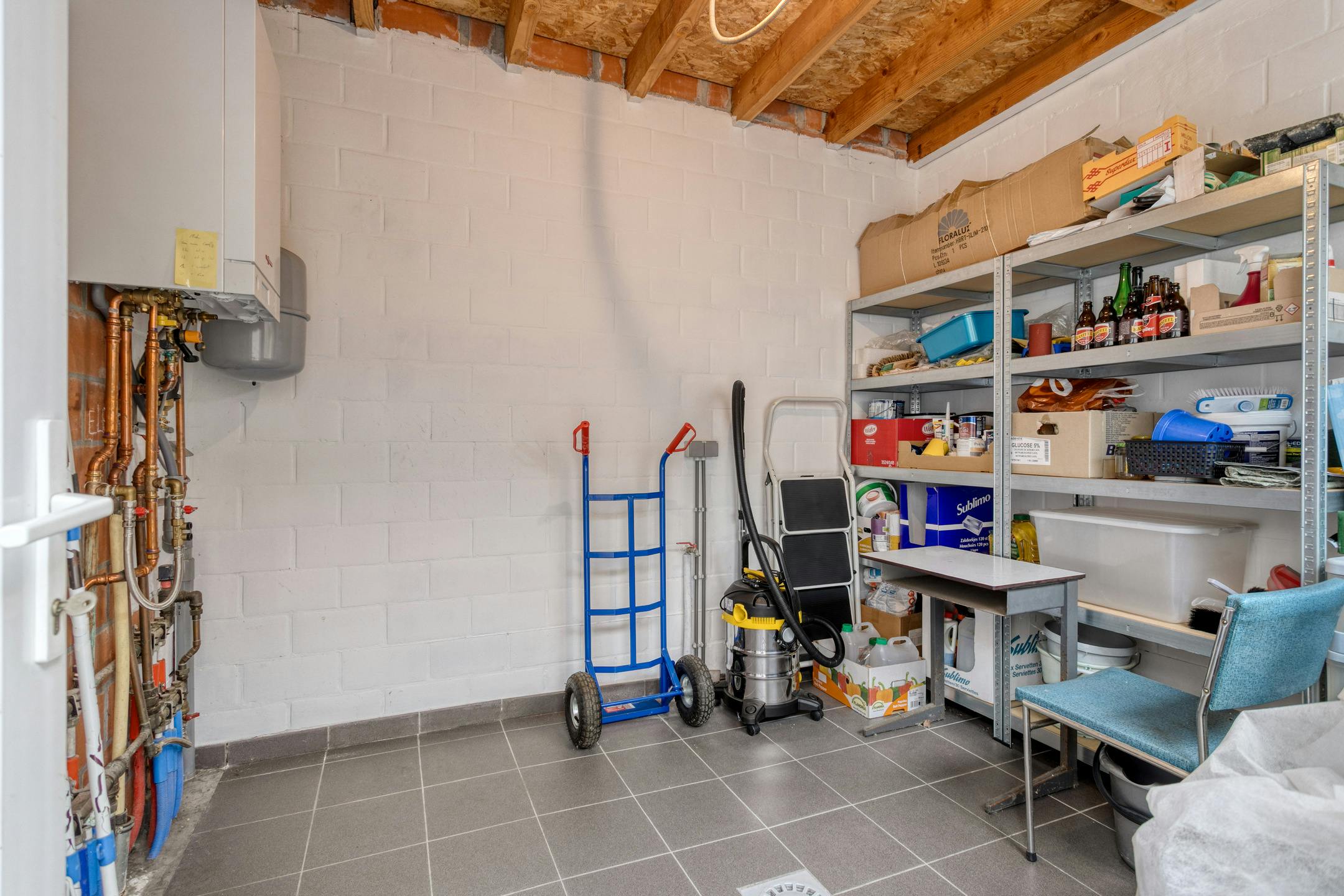 Instapklare gezinswoning met gezellige tuin in Roeselare foto 16