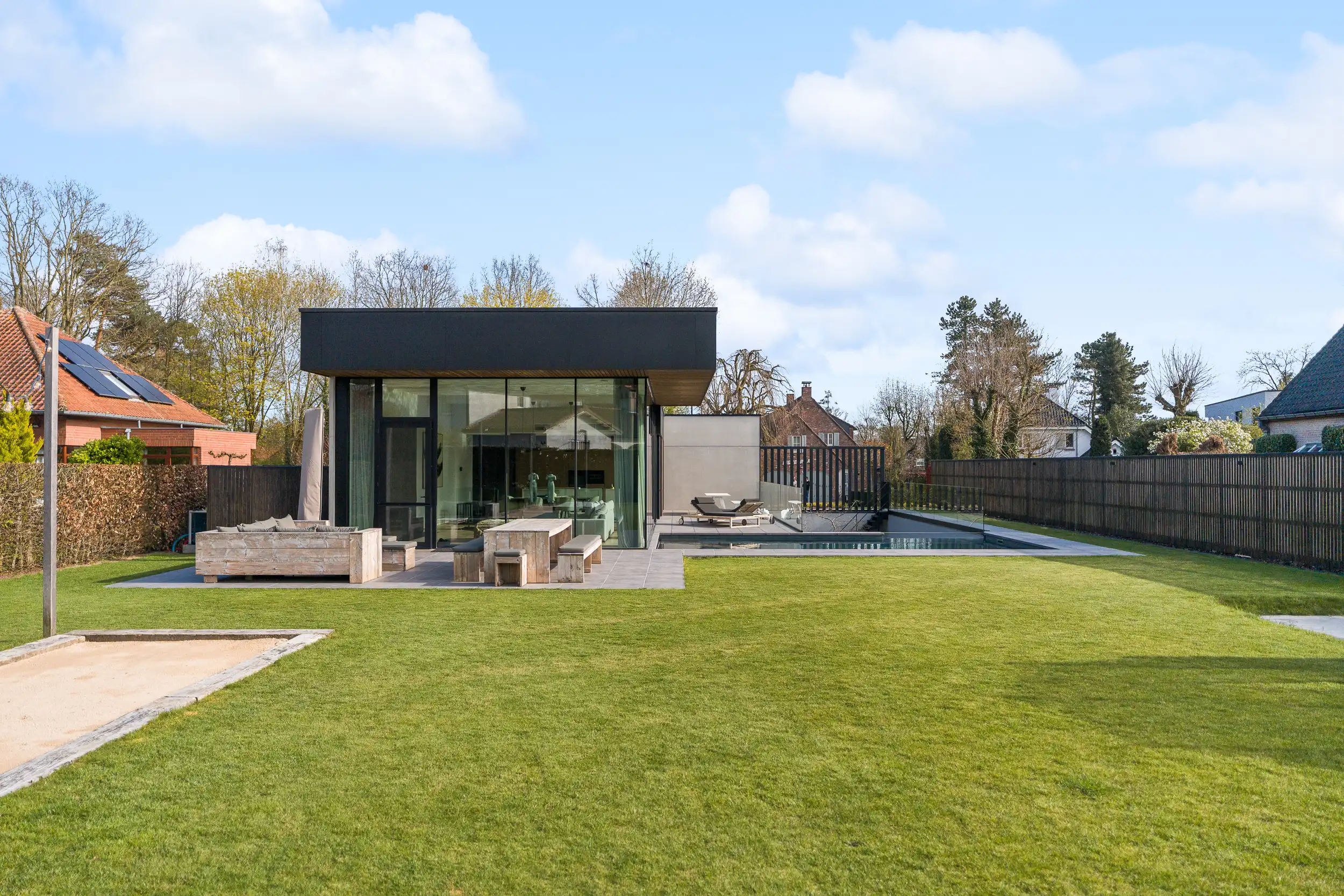 Designvilla in residentiële, doodlopende, woonwijk foto 30