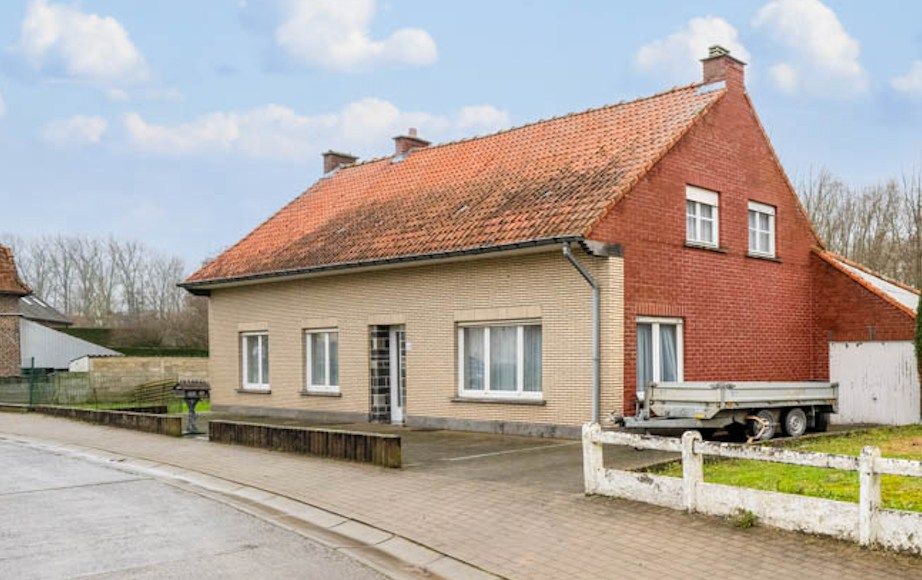 Hoofdfoto van de publicatie: Landhuis op 15are 10ca met straatbreedte van 49m
