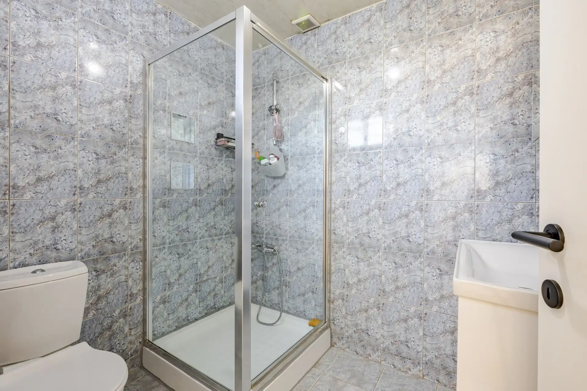 Top gerenoveerde woning met 3 slks op gunstige ligging foto 11
