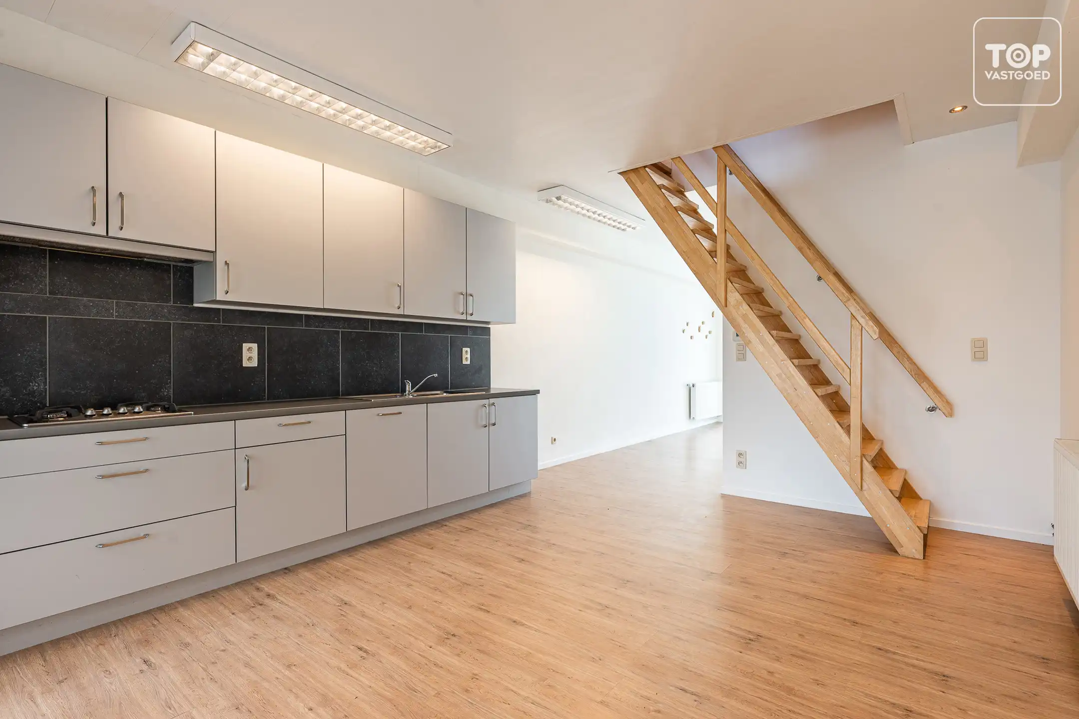 Instapklare woning met 3 slaapkamers en open zicht op de velden foto 9