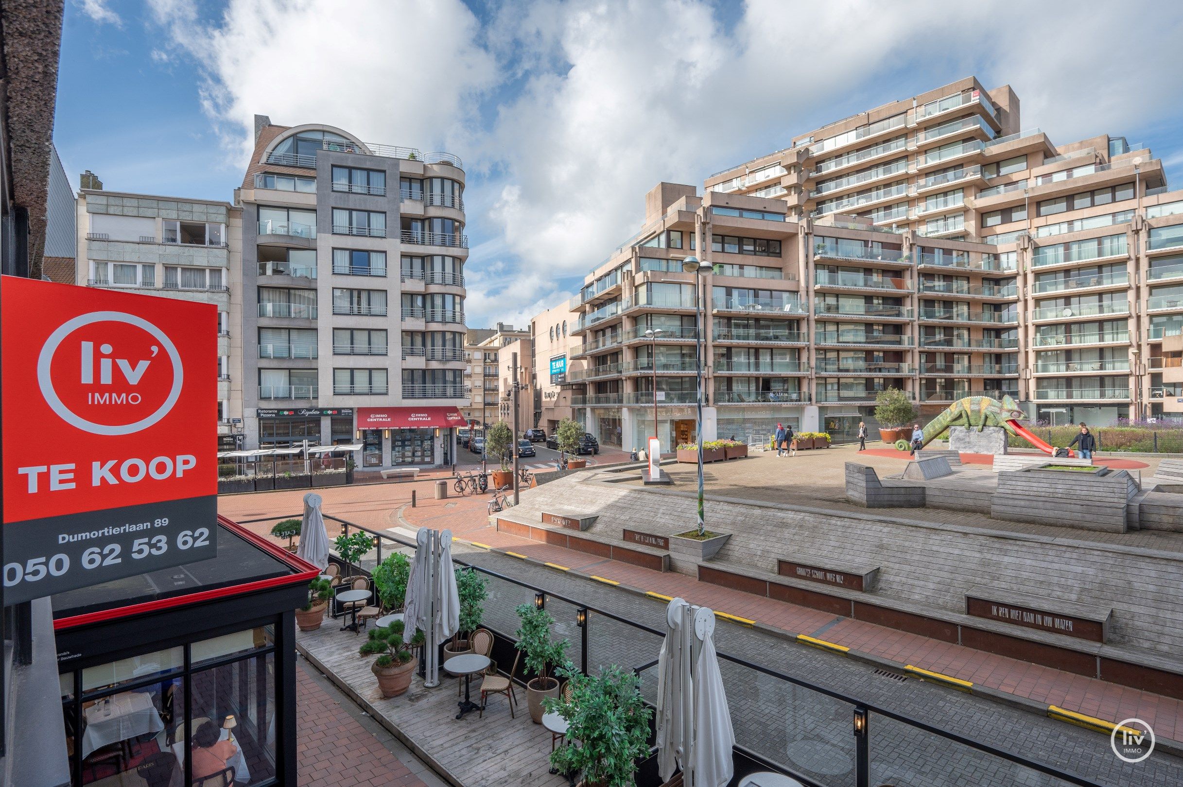 Aangenaam 2 slaapkamerappartement met frontaal ZEEzicht gelegen op het vanbunnenplein te Knokke.  foto 10