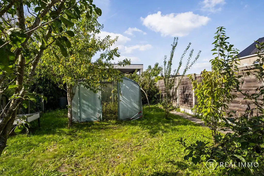 Ruime woning met grote tuin in Kooigem foto 13